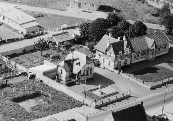 Marie et école Cagny 1951